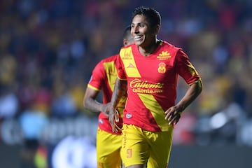 No hay duda, el seleccionado peruano de Monarcas sigue siendo el referente de este equipo. Raúl Mario Ruidíaz no sólo le dio en triunfo a su equipo sobre los rojinegros del Atlas con su tanto, sino que nos regaló una de las mejores postales de este Clausura 2018. Su gol de media tijera ha sido el mejor tanto en lo que va del semestre. Además, devolvió a los michoacanos a los puestos de liguilla y a la lucha por entrar a la fiesta grande de este torneo. 