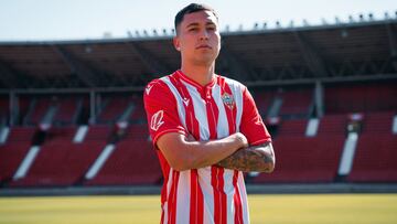 Thalys, con la camiseta del Almería.