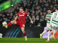 Stuttgart's German defender #29 Finn Jeltsch controls the ball during the UEFA Europa League knockout round playoff, 1st leg football match between Celtic and Stuttgart at Celtic Park in Glasgow on February 19, 2026. (Photo by ANDY BUCHANAN / AFP)