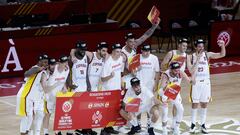 Los jugadores de España celebran su victoria por 86-78 ante Bahamas en la final del preolímpico que España y Bahamas.