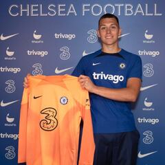 Chelsea hace oficial el fichaje de Gabriel Slonina