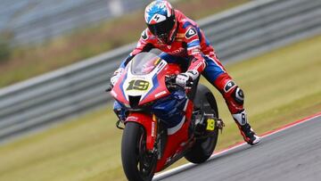 Álvaro Bautista en los test del viernes en Assen.
