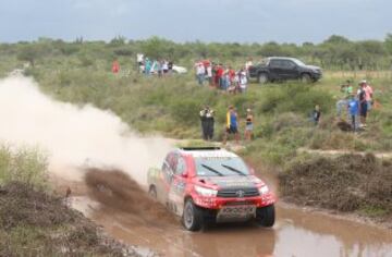 Yazeed Alrajhi y su copiloto el alemán Timo Gottschalk.