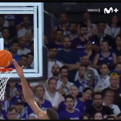 Indignación en el Valencia por el tapón ilegal de Tavares