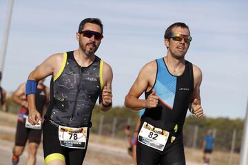 Cerca de un centenar de deportistas acudieron a su cita anual con el asfalto de Navalcarnero, participando en la segunda edición de su duatlón de carretera. 
