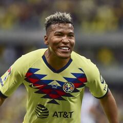 Jugadores y Miguel Herrera querrían de vuelta a Roger Martínez