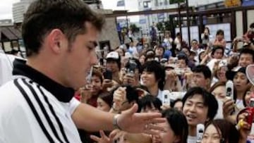 <b>EL CACHÉ DEPENDE DE CRISTIANO</b>. Los amistosos que en principio iba a jugar el Madrid en Asia cuentan con un elevado caché de más de dos millones de euros por partido, gracias sobre todo a la presencia de Cristiano y Kaká. También Casillas tiene tirón entre la juventud de China, Corea y Japón.