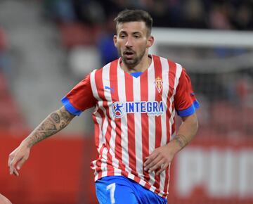 El de Gibrale¨®n sali¨® del banquillo y lider¨® la reacci¨®n del equipo asturiano. Su segundo gol fue fruto de su inteligencia para robar un bal¨®n en la zona defensiva de los de Miranda.