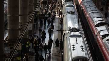 Varias personas bajan de un tren de la estación de Atocha-Almudena Grandes, a 26 de marzo de 2025, en Madrid (España). Renfe y Adif han iniciado a las 06.30 horas de la mañana su cuarta jornada de huelga con paros en tres momentos diferentes del día. Estos paros afectan tanto a las líneas de AVE como en Cercanías.
26 MARZO 2025;RENFE;ADIF;JORNADA;HUELGA;TRENES;PAROS
Alejandro Martínez Vélez / Europa Press
26/03/2025