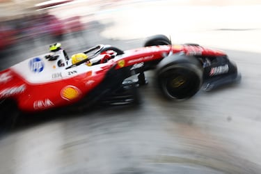 Lewis Hamilton de Ferrari durante las pruebas de pretemporada en el Circuito Internacional de Baréin.