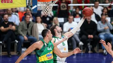 Ahmet Duverioglu (44) of Frutti Extra Bursaspor in action against Tomic (R) of Joventut Badalona during the ULEB EuroCup Basketball Group A week 2 match between Frutti Extra Bursaspor and Joventut Badalona in Bursa, Turkiye on October 19, 2022.