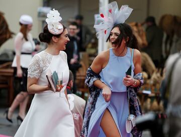 Glamour, fiesta y alcohol en el Grand National