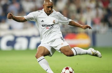 Otro mítico lateral, uno de los más grandes exponentes de su posición en la historia, llegó al Real Madrid proveniente del Inter de Milán en 1996 y, desde entonces, no se deshizo jamás del '3' hasta su retiro en el Delhi Dynamos de la India. Con Brasil portó el '6', pero sus bombazos y su época dorada con el Madrid están ligados con el '3'.