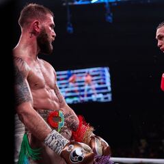 Benavídez retiene su cinturón y pide a Canelo