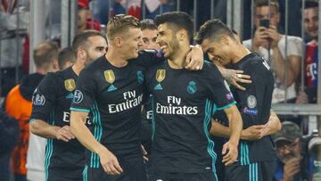 Kroos felicita a Asensio, autor del &uacute;ltimo gol del Madrid en Alemania. Fue en 2018 ante el Bayern en M&uacute;nich.