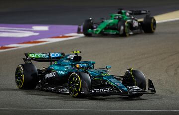 El piloto de Aston Martin, Fernando Alonso, durante la carrera.