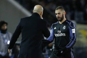 Benzema embraced Zinedine Zidane after his goal