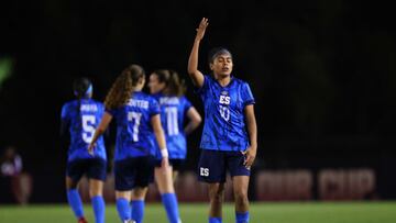 La jugadora salvadoreña contribuyó con un hat-trick para que su selección avanzara a la fase de grupos de la Copa Oro Femenina 2024.