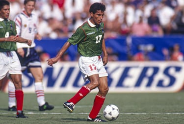 Luis Chávez toma la estafeta de los grandes cobradores de tiros libres en el Tri