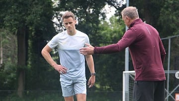 Calabazas del Arsenal al hijo de Bergkamp