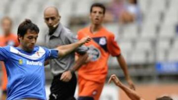 Una disputa durante el Oviedo 0 Deportivo 3.