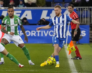 El centrocampista babazorro tardó tres minutos en cazar un balón en el área y adelantar a su equipo. Tiene un olfato goleador a prueba de todo.