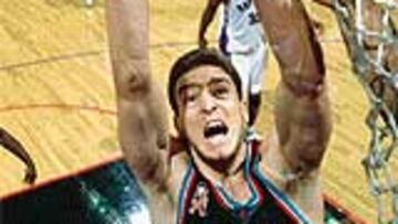 <b>EL "PAUER" DE PAU.</B> Canastón en el Air Canada Centre de Toronto. Ese es el "Pauer", el poder de Pau.