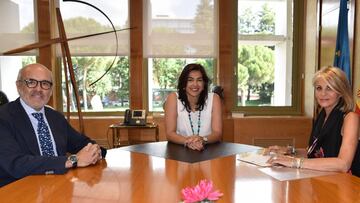 La secretaria de Estado para el Deporte Mar&iacute;a Jos&eacute; Rienda junto a Alfonso Jim&eacute;nez, director general de la Fundaci&oacute;n Joven.