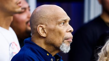 La leyenda de los Lakers, de 76 años de edad, se encuentra en el hospital después de caerse y romperse la cadera.