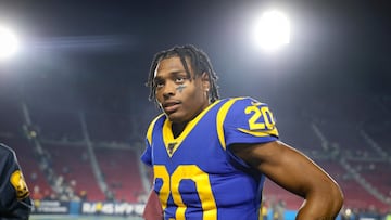 La estrella defensiva que dej車 a los Rams por los Dolphins