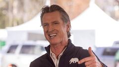 What are the restrictions with Los Angeles' reinstated mask mandate?