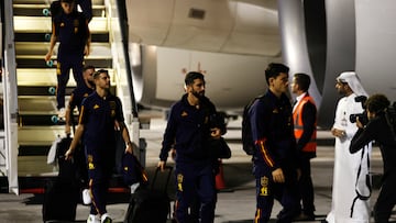Soccer Football - FIFA World Cup Qatar 2022 Arrival - Spain team arrives in Doha - Hamad International Airport, Doha, Qatar - November 18, 2022 Spain's Jose Gaya with teammates arrive in Doha for the FIFA World Cup Qatar 2022 REUTERS/Hamad I Mohammed