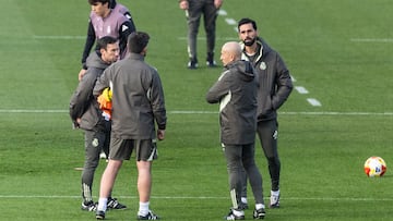 Arbeloa y su cuerpo técnico.