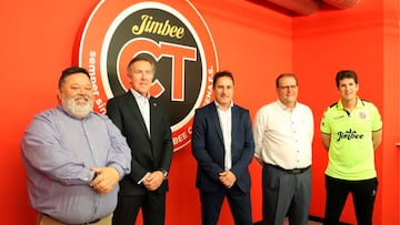 Paulo Roberto (en el centro) en su presentación con el Cartagena.