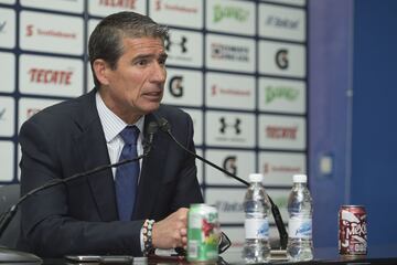 Su travesía por Chivas, Santos, Chiapas y Morelia no resultó como lo esperaba, ya que no terminó por convencer, por eso dio el salto a directivo, donde ha tenido mejores actuaciones.