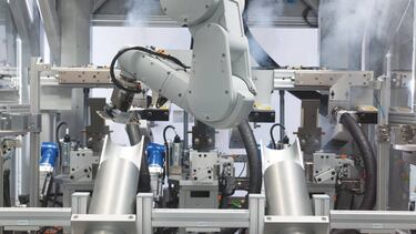 Daisy, así es el robot que recicla tu iPhone usado