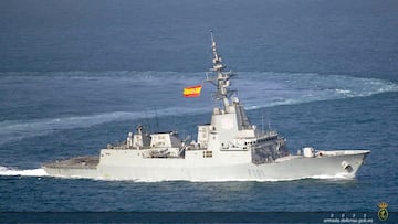 Son fragatas de guerra españolas, diseñadas para misiones de defensa aérea y protección de grupos navales.Estas fragatas están equipadas con sistemas de radar y misiles de última generación. Son conocidas por su alta capacidad de detección y precisión en combate. Además, tienen un diseño moderno y versátil.
Actualmente, hay cinco unidades en servicio en la Armada Española:Álvaro de Bazán (F101, Almirante Juan de Borbón (F102), Blas de Lezo (F103), Méndez Núñez (F104), Cristóbal Colón (F105).