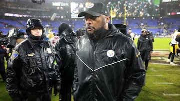 BALTIMORE, MARYLAND - JANUARY 06: Pittsburgh Steelers head coach Mike Tomlin leaves the field following the Steelers win over the Baltimore Ravens game at M&T Bank Stadium on January 06, 2024 in Baltimore, Maryland. Rob Carr/Getty Images/AFP (Photo by Rob Carr / GETTY IMAGES NORTH AMERICA / Getty Images via AFP)