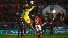 En vivo: Claudio Bravo es titular en el City por la Copa de la Liga