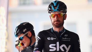 Sir Bradley Wiggins posa con el maillot del Sky antes de tomar la salida en el GP Escalda de 2015.