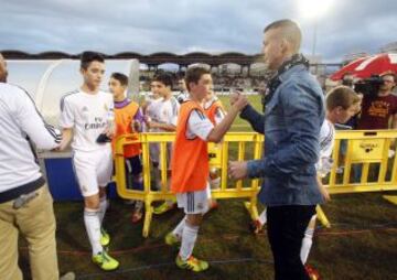 XVII Torneo Internacional BlueBBVA. Guti con los jugadores del Real Madrid.