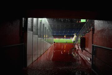 Impresionante tromba de agua antes del Barcelona-Olympiacos