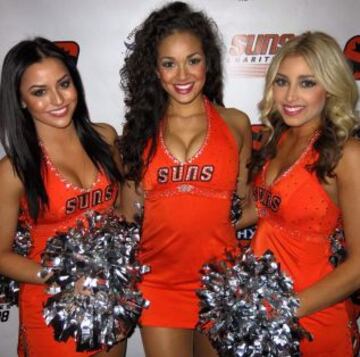 El calendario en bikini de las bellas cheerleaders de los Suns