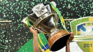 El trofeo de la Copa do Brasil.