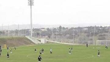 <b>ENSAYO CON EL ONCE. </b>El filial blanco probó ayer con el equipo titular del próximo domingo.