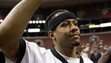 Allen Iverson amplía su contrato con los Sixers hasta el 2009