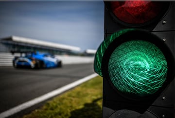 El comienzo de carrera se anunciar¨¢ mediante se?ales que se muestran 10 minutos, 5 minutos, tres minutos, un minuto y quince segundos antes del inicio de la vuelta de formaci¨®n.