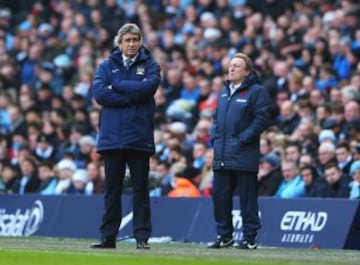 Manuel Pellegrini, técnico de Manchester City y el entrenador de Crystal Palace, Neil Warnock, ven el duelo disputado en el Etihad Stadium.