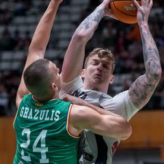 El Joventut domina el partido con el Baskonia de principio a fin
