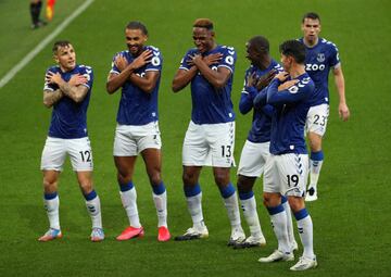 Ritmo frenético del Everton en la Premier League. El conjunto de Ancelotti sigue con rendimiento perfecto y en esta ocasión doblegó al Brighton en Goodison Park con doblete de James Rodríguez y otra anotación de Yerry Mina.
